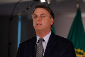 Bolsonaro assina decreto do Auxílio Brasil
